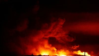 الاحتلال يشن غارات عنيفة على خان يونس.. واستشهاد 90 فلسطينيًا في جباليا