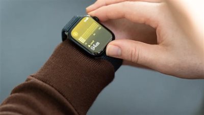 أسباب إيقاف شركة آبل Apple لمبيعات ساعتين ذكيتين من أحدث منتجاتها