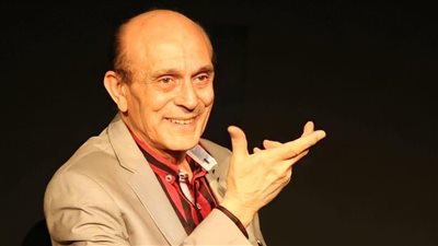 ظهر من خلفه شعار النادي.. محمد صبحي يحتفل بفوز الأهلي بمركز ثالث العالم (صورة)