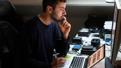 ماذا تعرف عن ألم الرقبة الإلكتروني؟ إليك الأعراض وسبل الوقاية 