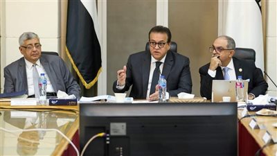 وزير الصحة يوجه بتشكيل مجموعة عمل من أعضاء مجلس إدارة شركة «ڤاكسيرا» للانعقاد بشكل دوري