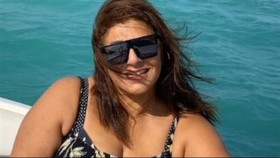 هالة صدقي تحتفل بالعام الجديد بملابس بابا نويل