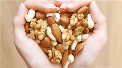 ماذا يحدث للجسم عند تناول المكسرات يوميا؟.. فوائد جمة للرجال والنساء 