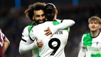 ليفربول يقتنص صدارة الدوري الإنجليزي 