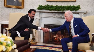 أمير قطر يتلقى اتصالًا من الرئيس الأمريكي