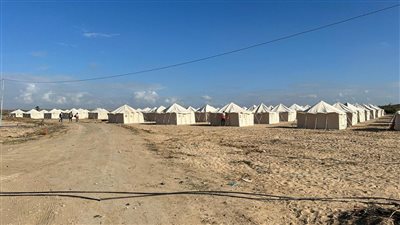  بطلب من السيسي.. مصر تقيم مخيمات ضخمة للفلسطينيين في غزة