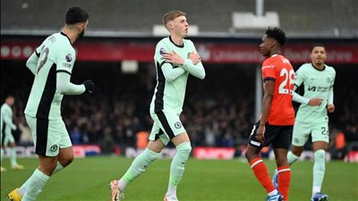 تشيلسي يحقق فوزا مثيرا على لوتون تاون في الدوري الإنجليزي