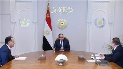 السيسي يبحث مؤشرات الوضع الاقتصادي العالمي والمصري وأداء القطاع المصرفي بالدولة 