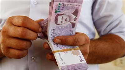 الإسترليني ينخفض مقابل الدولار واليورو