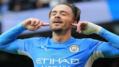 تعرض منزل نجم السيتي للسطو المسلح وسرقة مجوهرات.. القصة الكاملة