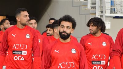 قص شعره.. محمد صلاح بـ 