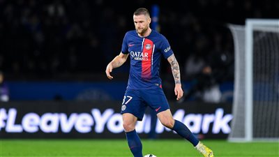 باريس سان جيرمان يعلن خضوع مدافعه لعملية جراحية