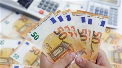 سعر اليورو أمام الجنيه داخل البنوك العاملة في مصر اليوم 7_ 1_ 2024