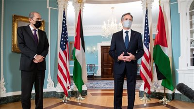 الصفدي يبحث تطورات حرب غزة مع بلينكن