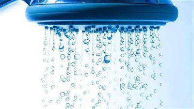 فوائد الاستحمام بالماء الساخن.. 7 منافع مذهلة للقلب والدماغ والجيوب الأنفية