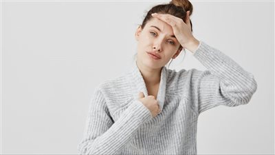 سبب الشعور بالحر والتعرق في الشتاء.. 9 عوامل بعضها خطير