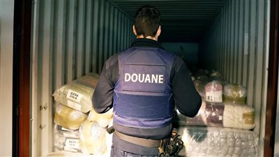 اعتقال 12 شخصًا خلال مداهمات تتعلق بتهريب المخدرات في بلجيكا
