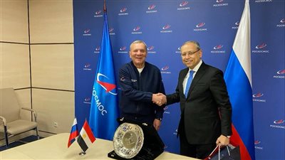 السفير المصري في موسكو يلتقي مدير عام المؤسسة الروسية للفضاء