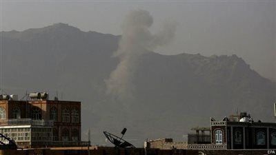  انفجارات قاعدة عسكرية للحوثيين في صنعاء.. ماذا يحدث في اليمن الآن؟