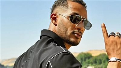 محمد رمضان يعلق على احتمالية تقديمه السيرة الذاتية للاعب محمد صلاح