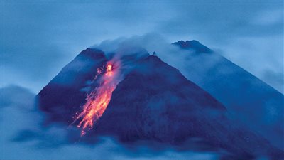 تعليق الرحلات الجوية بمطار كاتانيا الإيطالي مؤقتا بسبب بركان 