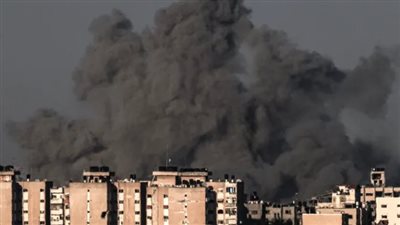 أحياء شرق مدينة خانيونس جنوب قطاع غزة تتعرض إلى قصف جوي ومدفعي مكثف (بث مباشر)