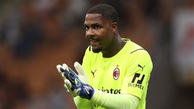 بسبب العنصرية.. توقف مباراة ميلان وأودينيزي والحارس يغادر الملعب (صور وفيديو)