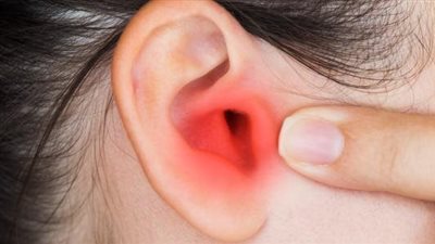 سبب ألم الأذن.. رحلات الطيران احد العوامل الأكثر شيوعا