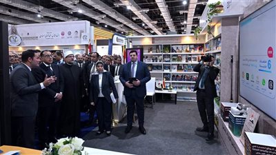 رئيس الوزراء يتفقد جناح 