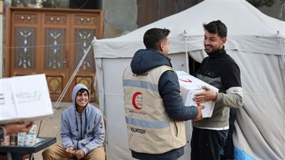 هيئة الهلال الأحمر الإماراتي تواصل توزيع المساعدات الإغاثية على أهالي قطاع غزة
