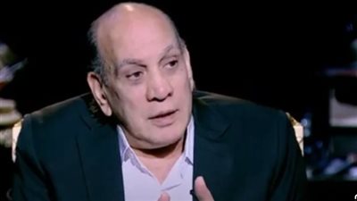 منير مكرم يكشف عن وفاة والده.. تفاصيل الدفن والجنازة