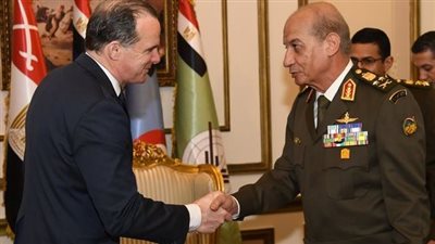 وزير الدفاع يلتقى منسق الشرق الأوسط وشمال إفريقيا لمجلس الأمن القومى الأمريكي