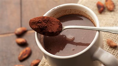 رغم عشق البعض له شتاء.. احذر أضرار الكاكاو 