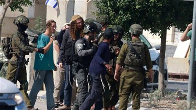 اعتقال عشرات الفلسطينيين في مداهمات بالضفة الغربية