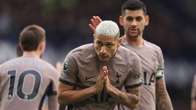 إيفرتون يخطف تعادلا قاتلا من توتنهام في مباراة مثيرة بالدوري الإنجليزي