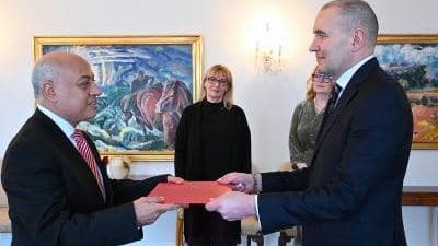 سفير مصر في آيسلندا يقدم أوراق اعتماده للرئيس الآيسلندي