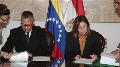 وزيرة الثقافة المصرية ونظيرها الفنزويلي يوقعان بروتوكول تعاون مشترك لدعم التبادل الثقافي بين البلدين