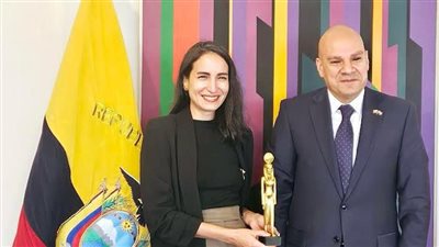 سفير مصر في كيتو يلتقي وزيرة الثقافة والتراث بالإكوادور