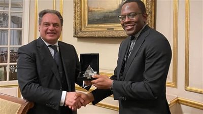 مساعد وزير الخارجية يستقبل مندوب جمهورية سيراليون لدى الأمم المتحدة أثناء زيارته للقاهرة