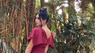 ارتدت فستان طويل ذا أكمام مكشوفة باللون النبيتي.. ياسمن صبري تتصدر محركات البحث (صور)