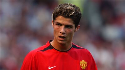 قميص مانشستر يونايتد الجديد يُعيد للأذهان ذكريات الأسطورة رونالدو (صور)