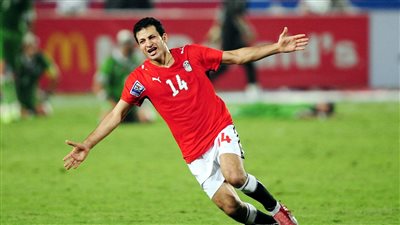 بأزمة قلبية مفاجئة.. وفاة شقيق سيد معوض نجم الأهلي السابق