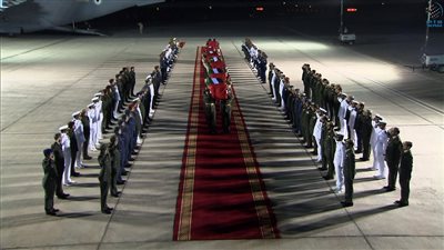 وصول جثامين شهداء الإمارات من الصومال.. ومراسم عسكرية خاصة لاستقبالهم (فيديو)