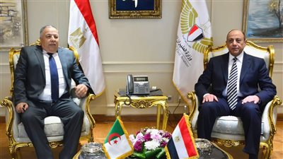 وزير الطيران المدنى يبحث مع السفير الجزائرى التعاون المشترك 
