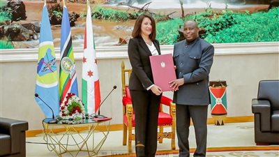 السفير المصري لدى بوروندي تسلم أوراق اعتمادها إلى رئيس جمهورية بوروندي