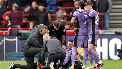 صدمة لكلوب وليفربول.. نهاية موسم نجم الفريق بسبب الإصابة القوية