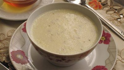 أوصى النبي بالتداوي بها.. تعرف على فوائد التلبينة 