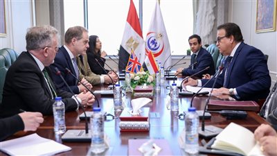 وزير الصحة يستقبل السفير البريطاني بالقاهرة لبحث سبل إدخال المساعدات لأهالي غزة 