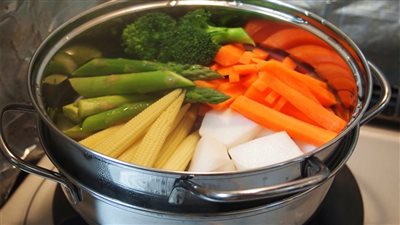 ما هى البدائل الصحية للقلى بالايرفراير؟.. التبخير الافضل دائما