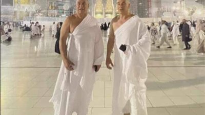  صورة تجمع حسام حسن وشقيقه وهما يؤديان مناسك العمرة